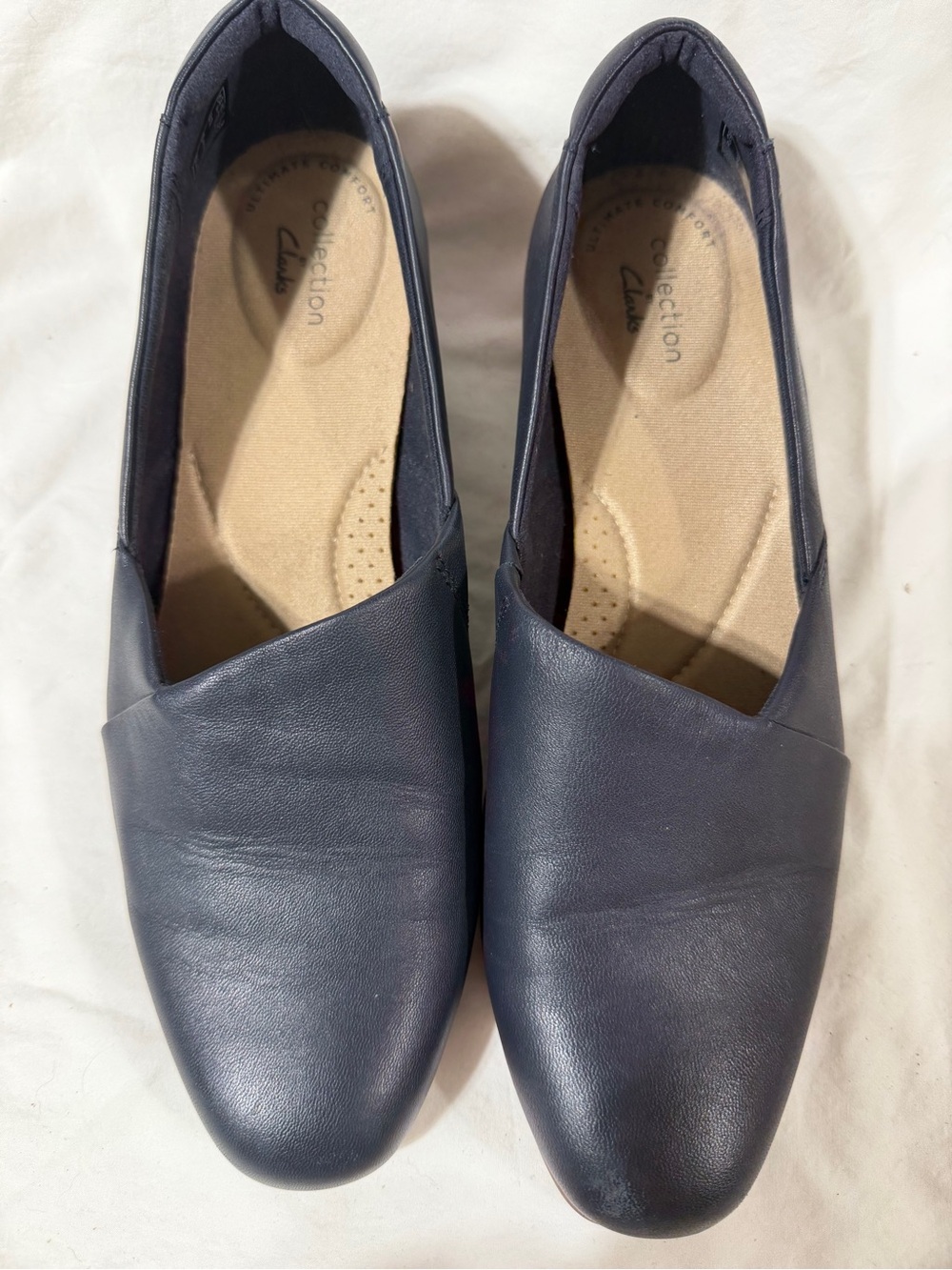 Clarks Navy Leather V-Cut Slip-On Flats